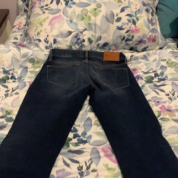 Low rise, dark distressed wash, boot cut, low rise Lucky jeans - Picture 4 of 5